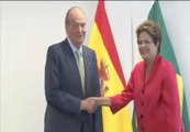 Cariñoso saludo entre el rey y Dilma Rousseff