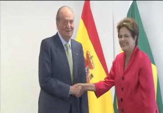 Cariñoso saludo entre el rey y Dilma Rousseff