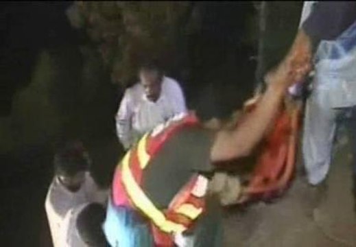 Al menos 23 muertos y 70 heridos al caerse un autobús por un barranco en Pakistán