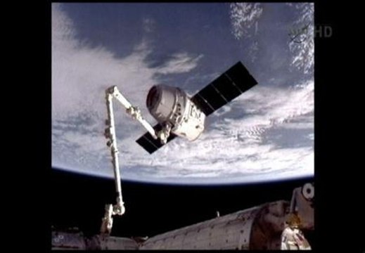 Los astronautas de la Estación Espacial Internacional dan la bienvenida a la cápsula Dragon