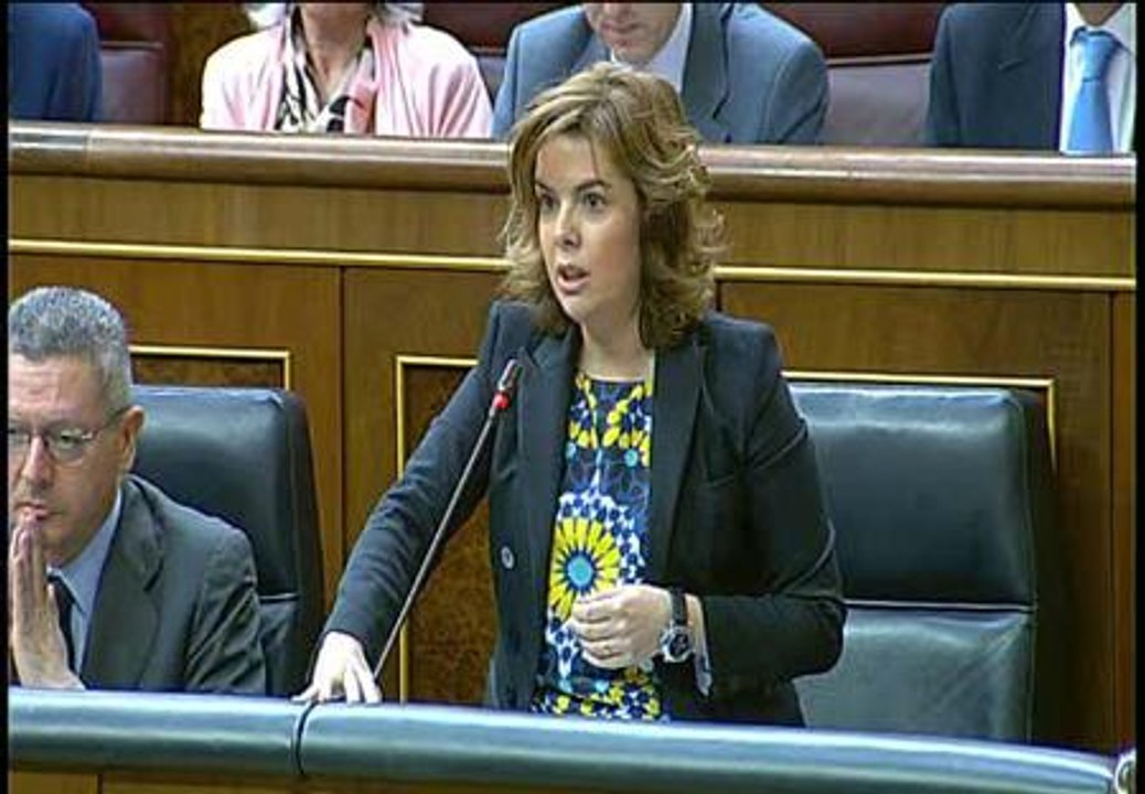 Sáenz de Santamaría: "El debate entre crecimiento y austeridad es falso y fraudulento"