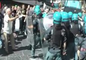 Violentos enfrentamientos entre la policía italiana y un grupo de estudiantes