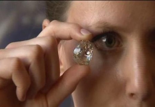 Subastan un diamante histórico por más de 7 millones de euros