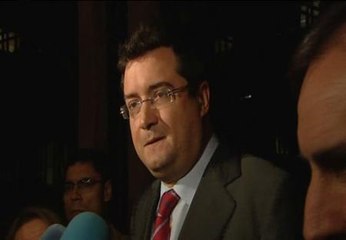 De Guindos informa al PSOE del segundo decreto de saneamiento financiero