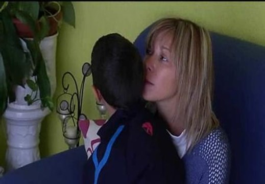 Familias como la de Jonathan, de 8 años, sufren ya los recortes sanitarios