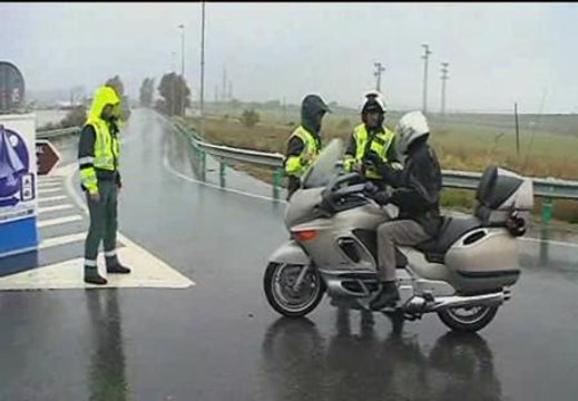 Guardias Civiles muy moteros velan para evitar accidentes en Jerez
