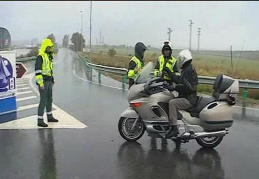 Guardias Civiles muy moteros velan para evitar accidentes en Jerez