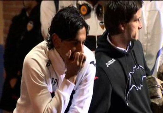 La afición del Valencia, enfadada en el Calderón: Jugadores, mercenarios