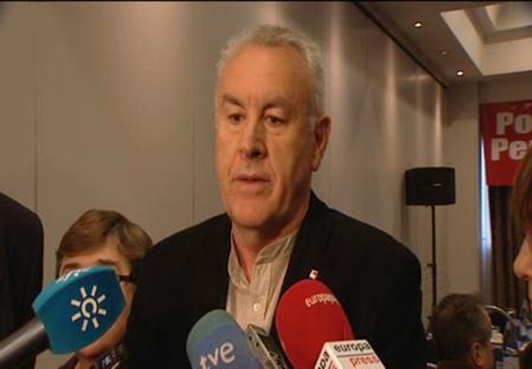 Cayo Lara califica los nuevos ajustes del PP de "involución democrática"