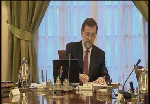 El Gobierno aprueba los decretos del copago de medicinas y la subida de tasas universitarias