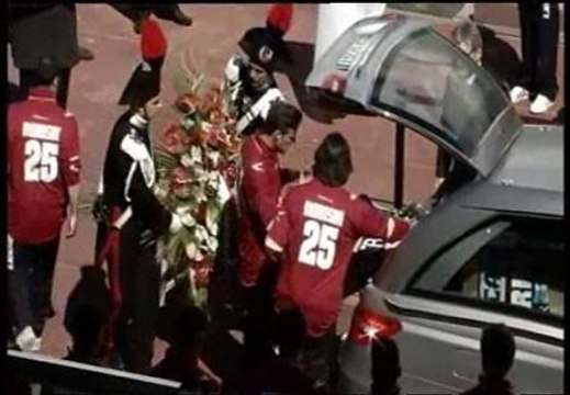 Miles de aficionados despiden a Morosini