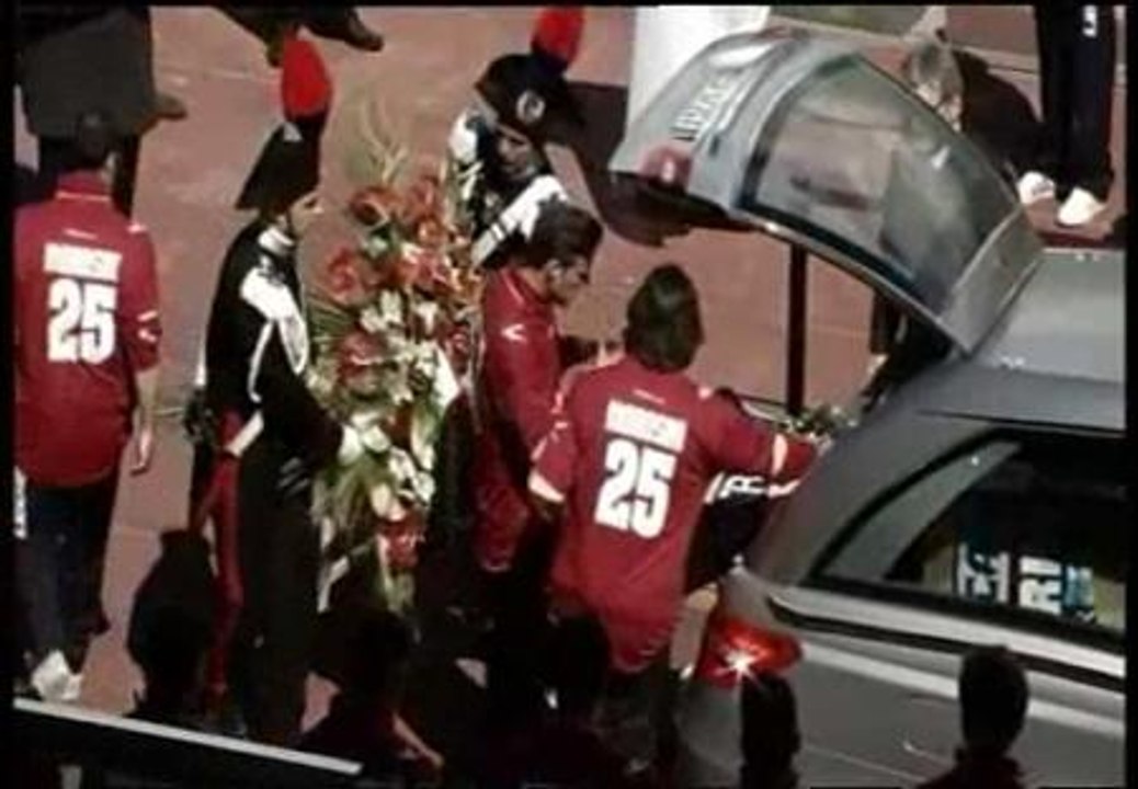 Miles de aficionados despiden a Morosini