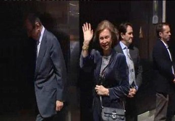 La Reina acude a visitar a Don Juan Carlos en el Hospital USP San José