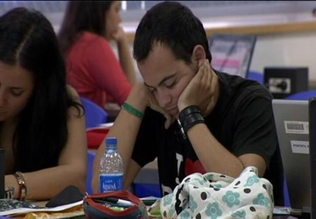 El gobierno quiere endurecer los criterios para acceder a becas universitarias