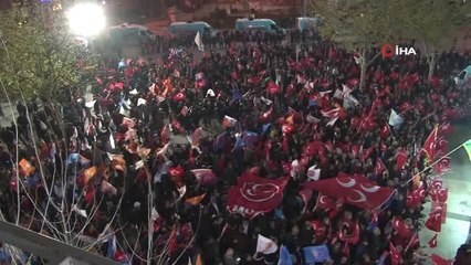 Denizli'de Ak Partililer Kutlamalara Başladı