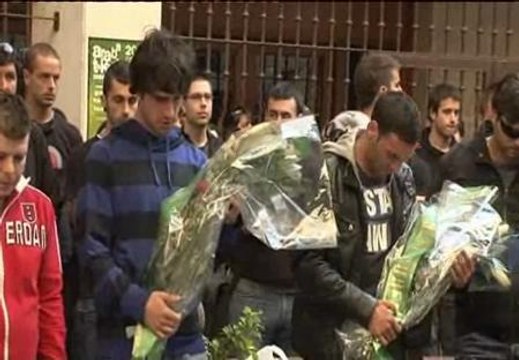 Un millar de personas se concentran en recuerdo de Iñigo Cabacas