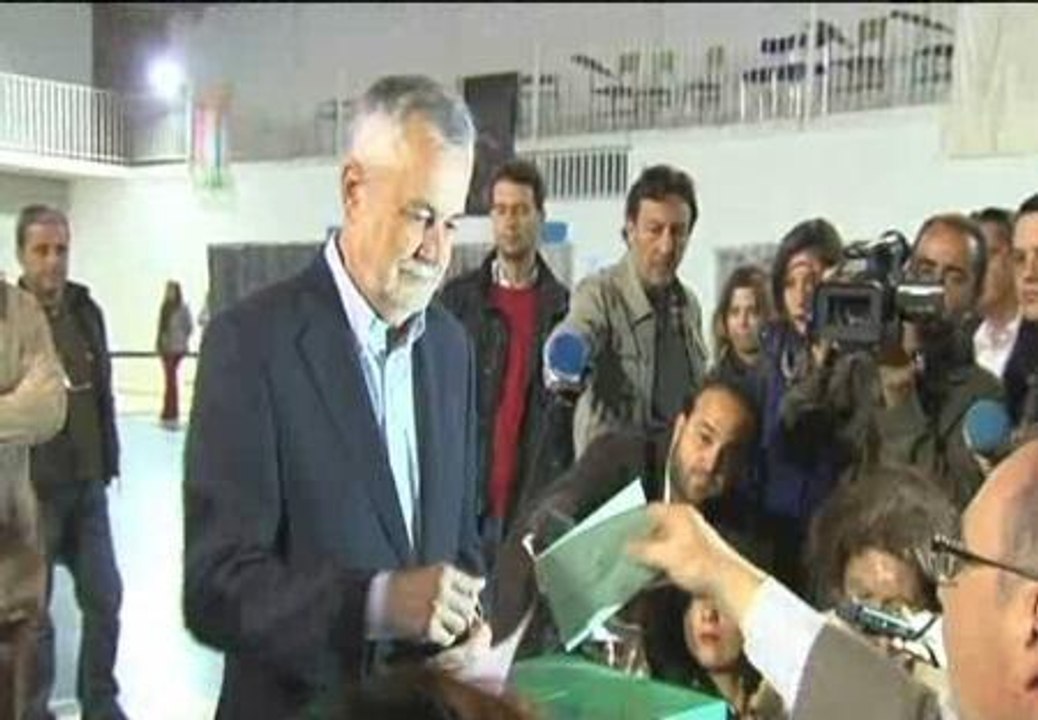 Griñán confía en que de las elecciones salga un gobierno andaluz "estable"