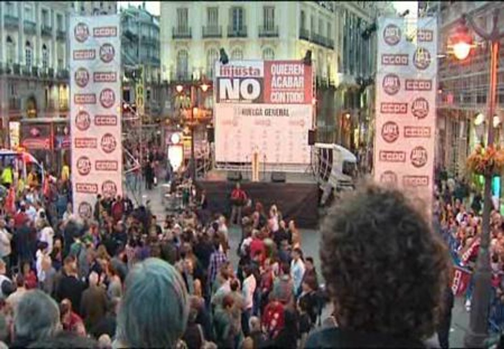 Los sindicatos calientan en Sol para la huelga general