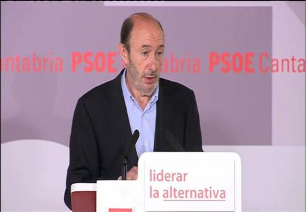 Rubalcaba pide a Rajoy que "no convierta la mayoría absoluta en un desprecio absoluto"