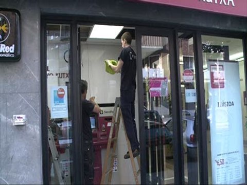 Desconocidos prenden fuego un cajero en Bilbao