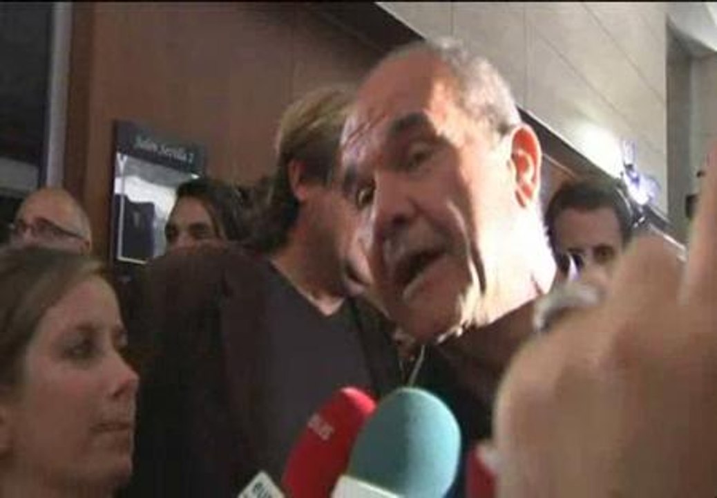 Chaves: "La sociedad andaluza reacciona muy bien contra las agresiones de sus derechos y de sus intereses"