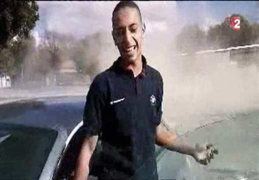 Imágenes del terrorista de Toulouse en una maniobra rodeo con su coche