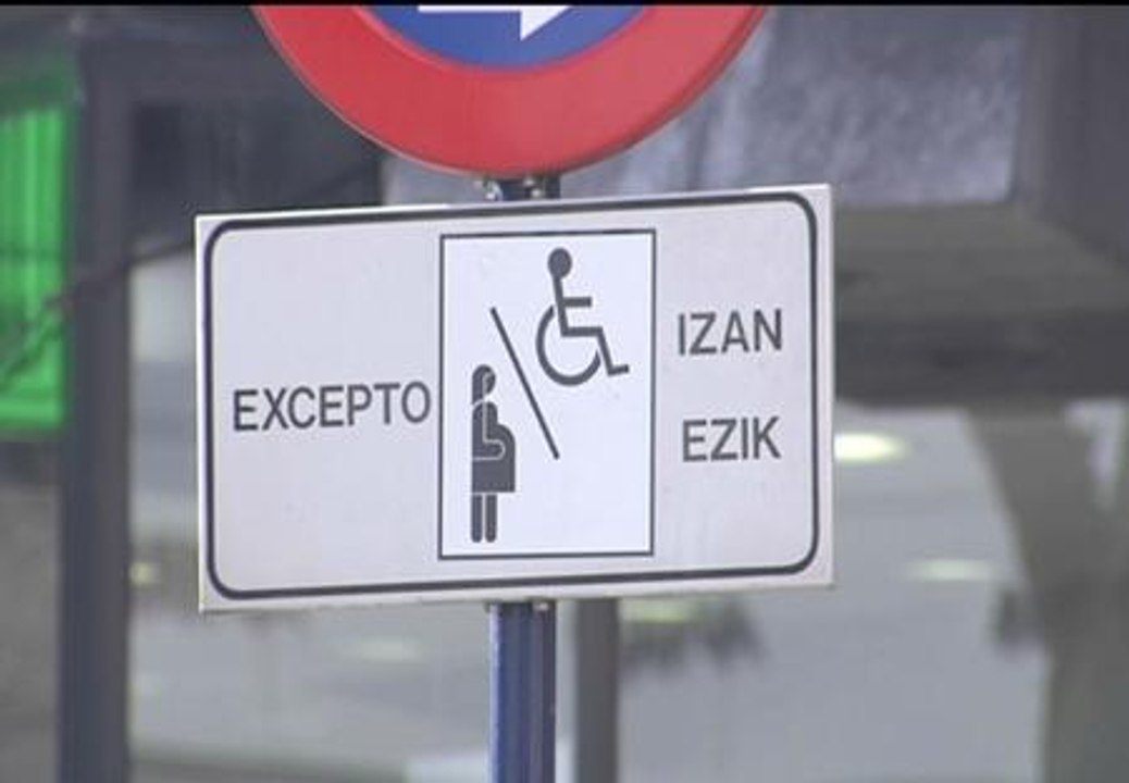 Las mujeres embarazadas de Vitoria podrán hacer uso de las plazas reservadas para personas discapacitadas