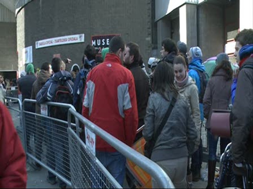 Aficionados, enfadados por no tener entradas