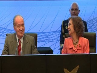 El rey a la Reina: "Déjame terminar"