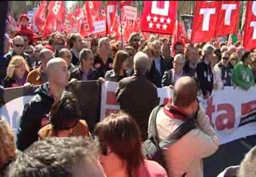 Multitudinaria manifestación en contra de la reforma laboral