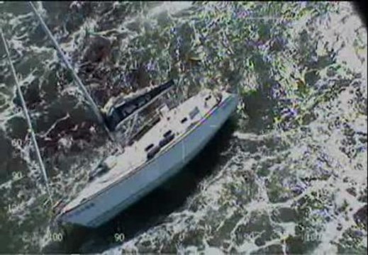 Espectacular rescate en el puerto de Gijón