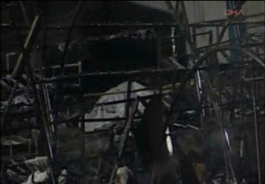 Al menos 14 trabajadores mueren en un incendio de un centro comercial en construcción en Estambul