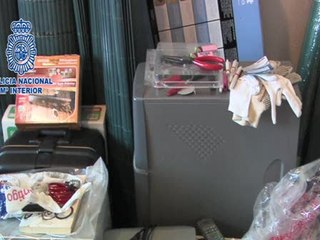 Dos miembros de Anonymous ingresan en prisión