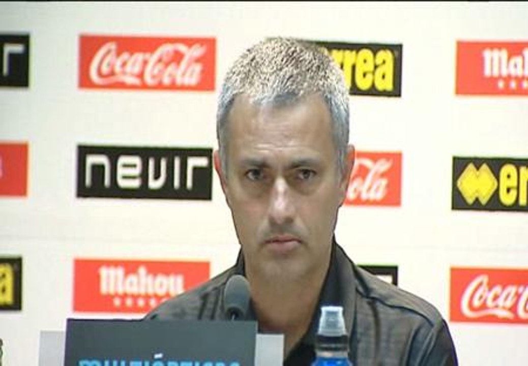 Mourinho: "El cuarto árbitro es el más arrogante que me he encontrado en mi carrera"