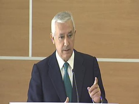 Arenas: Me alegro de que el PSOE apoye el déficit