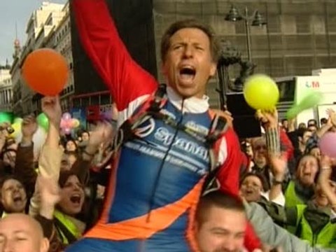 624 km a pie para pedir una solución a Spanair