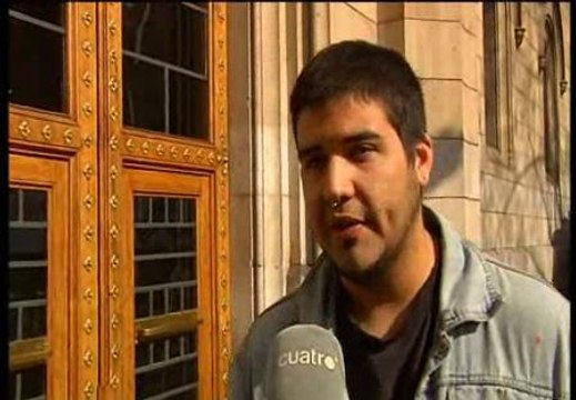 Los estudiantes que okupan el Rectorado de la Universidad de Barcelona dicen que la violencia la causa el sistema financiero