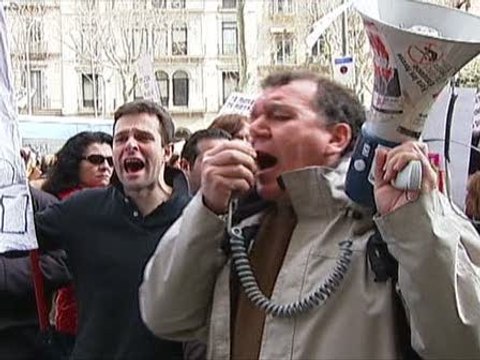 Afectados reclaman su dinero a cajas y bancos