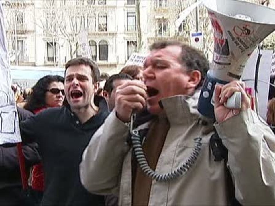 Afectados reclaman su dinero a cajas y bancos