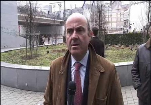 De Guindos acude al Eurogrupo a negociar el objetivo de déficit