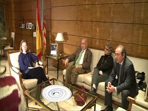 Defensor del Pueblo se reúne con Sánchez de León -