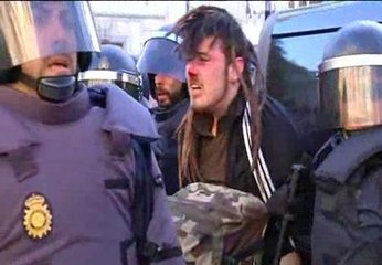 Dura carga policial contra los estudiantes de Valencia