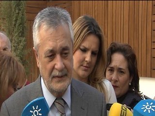 Griñán dice que hay que ser "cuidadoso" con los medios