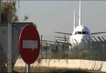 La flota de Spanair, paralizada en el aeropuerto de El Prat