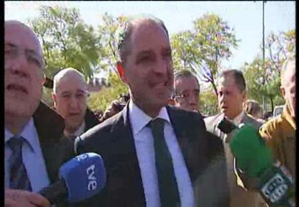 Camps, abucheado en la universidad antes de presentar su tesis