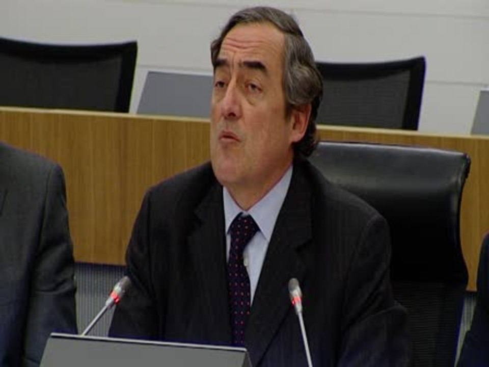 Rosell:"Gobierno ha cogido el toro por los cuernos"