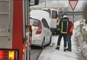El hielo provoca una veintena de accidentes de tráfico en las carreteras de Navarra
