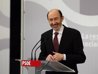 La elección de Rubalcaba, criticada por PP e IU