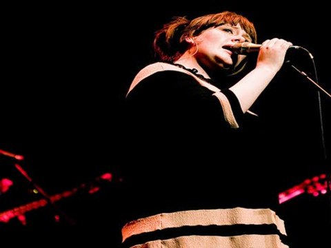 Adele, orgullosa de sus curvas