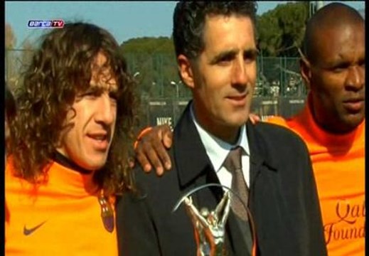 Miguel Induráin entrega al Barça el Laureus al mejor equipo del 2011